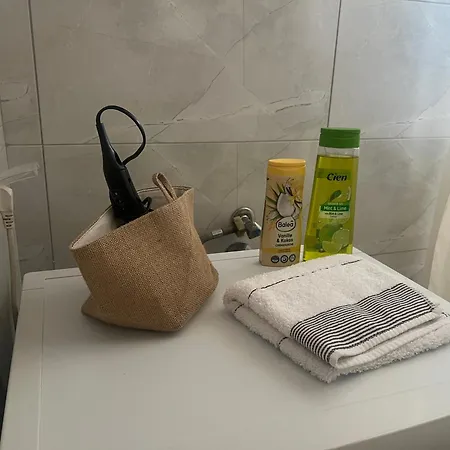 Tesla Centar Free Parking * فرانيي