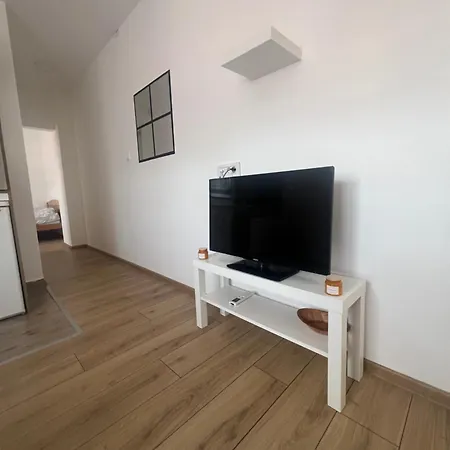 Tesla Centar Free Parking Vranje