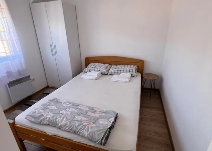 Tesla Centar Free Parking * فرانيي