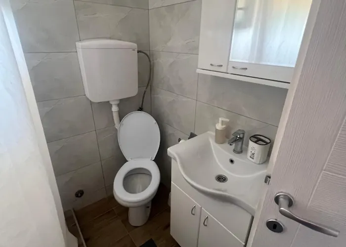 Tesla Centar Free Parking